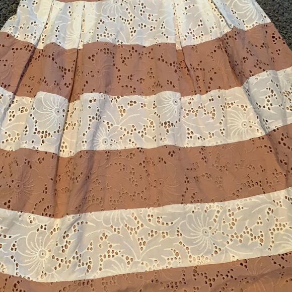 NWT Loft eyelet dress. Size 4 - Picture 3 of 6